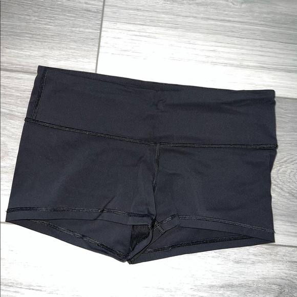 lululemon wunder under low rise 2.5 short - Picture 1 of 2